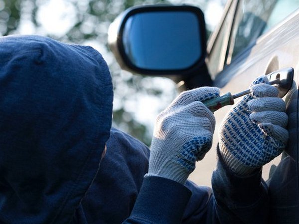 Несовершеннолетний шахтинец отделался условным сроком за кражу и угон автомобилей