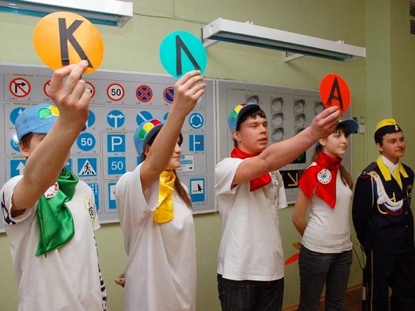 Правила дорожного движения хотят ввести в обязательную школьную программу