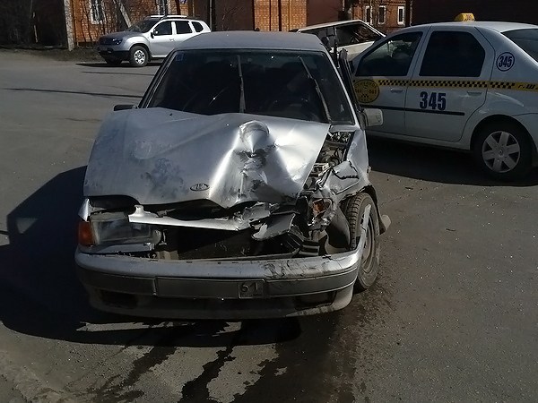 В Шахтах в аварии пострадали два водителя