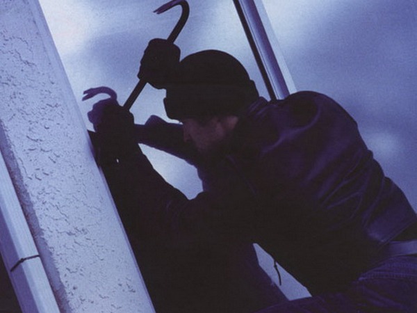 В Шахтах неизвестные ограбили офис