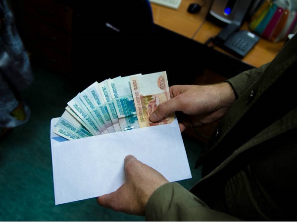 Декан шахтинской «Политуры» подозревается в мошенничестве