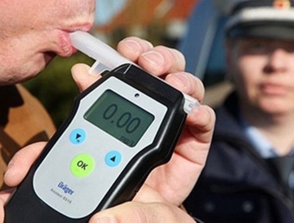 Водителям снова планируют запретить пить квас и кефир перед поездкой