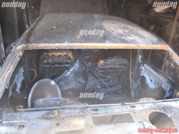 В Шахтах «Форд» загорелся от мангала