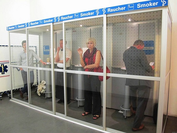 На территории вокзалов и аэропортов могут разрешить курить