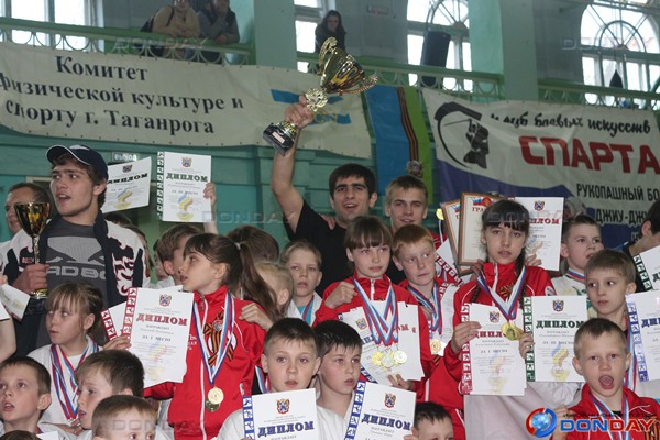 Шахтинские «бойцы» заняли первое место на Межрегиональном турнире по самообороне