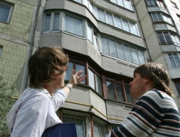 Директора детских домов будут обязаны ставить сирот в очередь на приобретение жилья с 14 лет