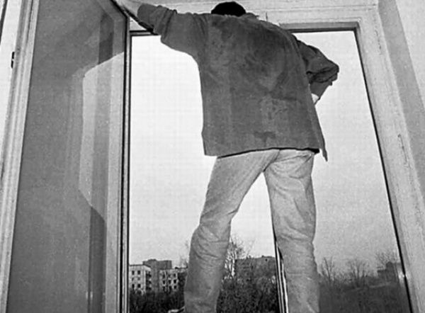 В Шахтах мужчина пытался свести счеты с жизнью