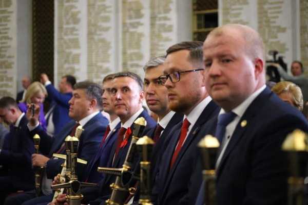 Алексей Логвиненко принял уникальный клинок – меч Победы