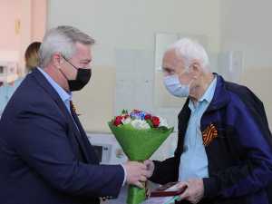 Губернатор Ростовской области поздравил ветеранов с наступающим праздником