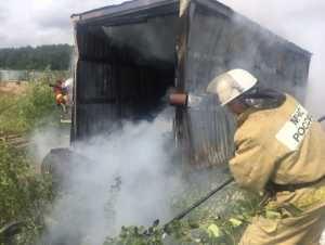 В Шахтах сгорел гараж на улице Разина