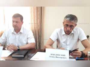 В Шахтах замглавы администрации не смог дозвониться в диспетчерскую Водоканала: видео