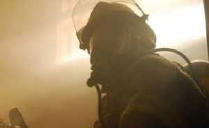 В Шахтах сгорело бесхозное здание на улице Кольчугина