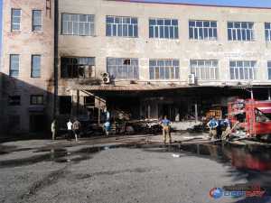 В Шахтах сгорело 300 квадратных метров складов на территории молзавода