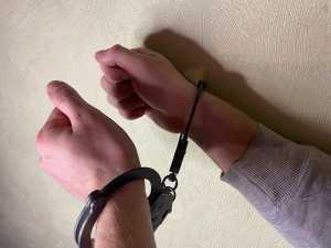 В Шахтах обокрали гараж, похитив строительные инструменты на сумму 70 тысяч рублей