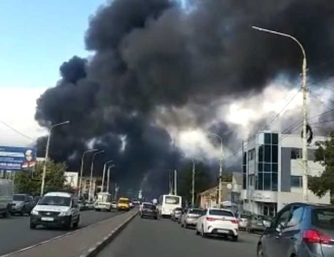 В центре города Шахты потушили крупный пожар