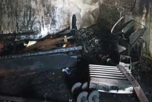 Одинокий мужчина курил в спальне и погиб в пожаре: подробности трагедии в Шахтах