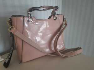 В Шахтах 60-летнюю женщину будут судить за кражу сумки в деловом центре