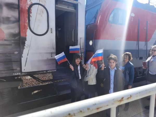 Около тысячи человек стали посетителями «Поезда Победы» в Шахтах: видео