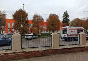 В Шахтах оцепили остановку в центре города из-за подозрительного пакета