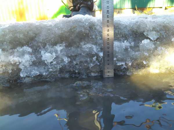 «Скорая не проедет»: жители улицы Солнечной в Шахтах бьют тревогу из-за затопления дороги и наледи