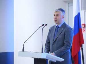 Глава администрации Ростова Алексей Логвиненко вручил школьникам первые паспорта