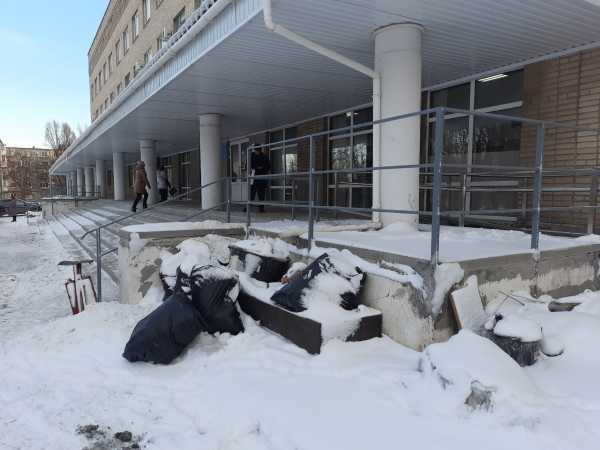 В Думе Шахт устроили разнос чиновникам за срыв капремонта в поликлинике на ХБК: видео