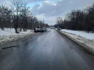 В Шахтах в массовом ДТП с участием рейсового автобуса пострадали три человека: видео