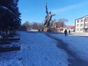 Город Шахты попал в число лидеров региона по некачественной уборке снега во время метели: видео