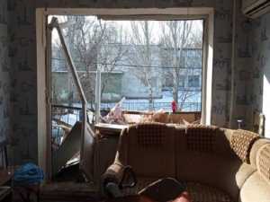 Пострадавший при хлопке газа в квартире в Шахтах находится в тяжелом состоянии