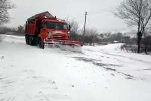 Эффективностью трат на вывоз тающего снега заинтересовались в шахтинской городской Думе: видео