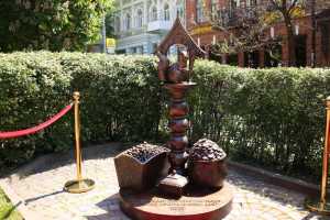 В донской столице появилась новая скульптура «Белка» по мотивам сказки Пушкина