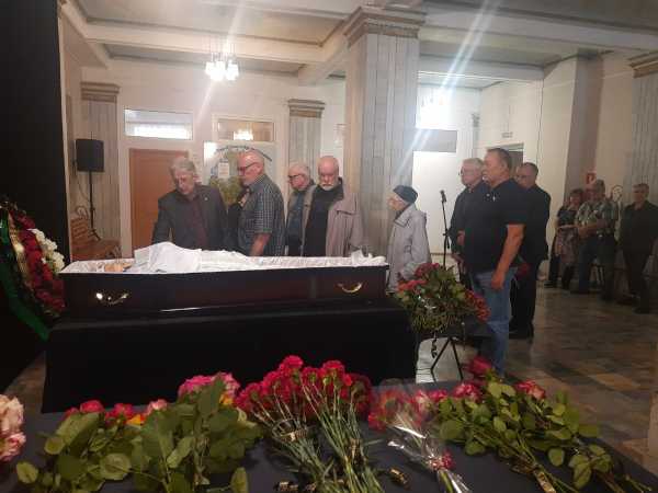 В Шахтах простились с почетным жителем города и заслуженным художником России