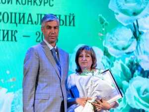 Алексей Логвиненко наградил социальных работников в преддверии их профессионального праздника