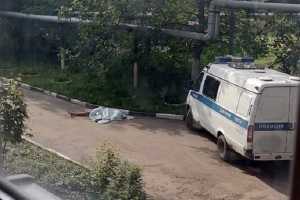 В Шахтах на глазах соседей убили мужчину в поселке Майском