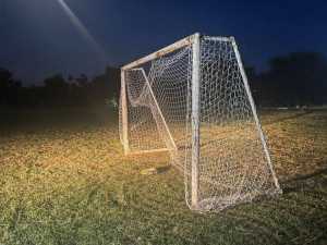 На Дону школьницу насмерть придавило футбольными воротами