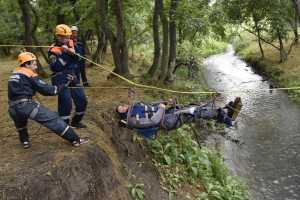 Донские спасатели провели тренировки по эвакуации пострадавших туристов