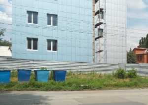 В Шахтах на улице Пролетарской установили мусорные контейнеры