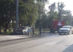 В Шахтах сгорел автомобиль в районе торгового центра Лента