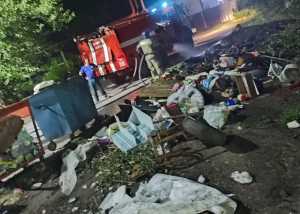 В Шахтах горела мусорная свалка на Мечникова