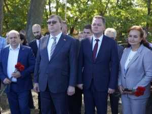 Александр Ищенко: «В Таганроге открыли памятный знак героям антифашистского подполья»