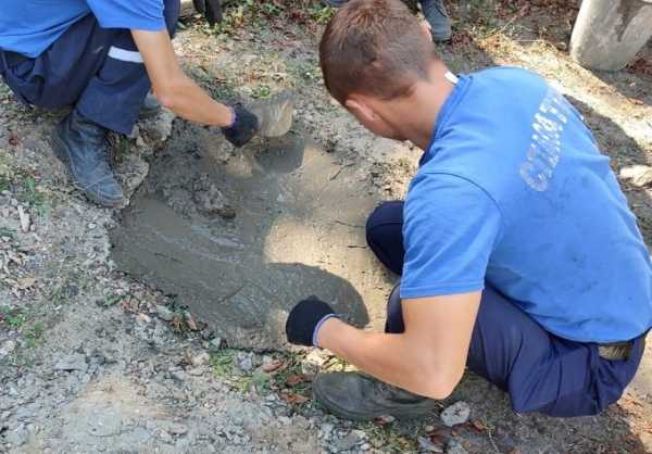 Во дворе Центра помощи детям в Новошахтинске провалился грунт