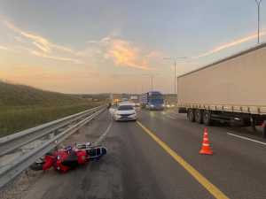 По пути из Шахт в Новочеркасск мотоциклист сбил двух пешеходов