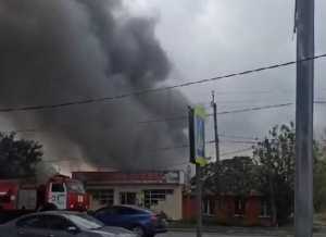 Домовладение на Маяковского в Шахтах тушили 26 пожарных