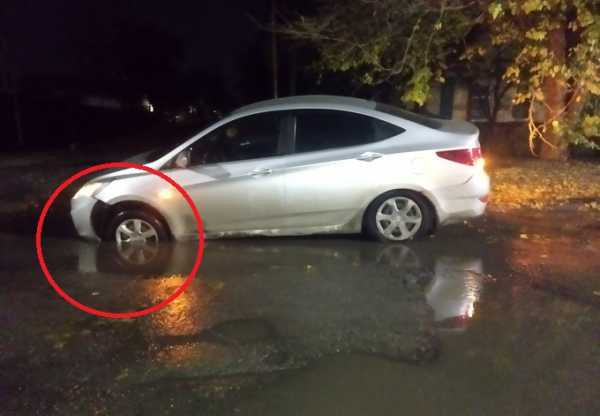 Шахтинцы жалуются на глубокие ямы на улице Юный Спартак