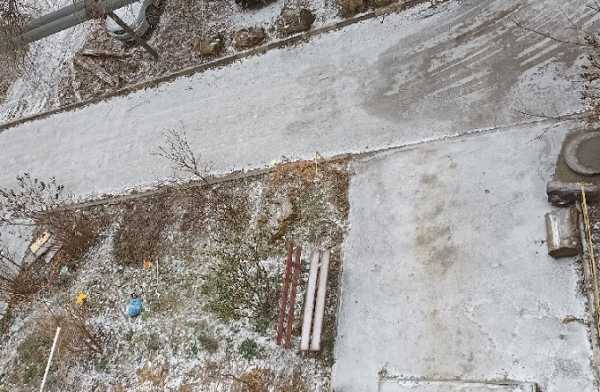 Шахтинцы жалуются на свалку мусора и гололед на улицах Майской и Образцова