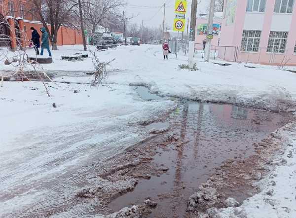 Жители Шахт не могут подъехать к школе из-за наледей