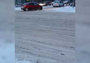 Шахтинцы жалуются на снежную кашу на дорогах города