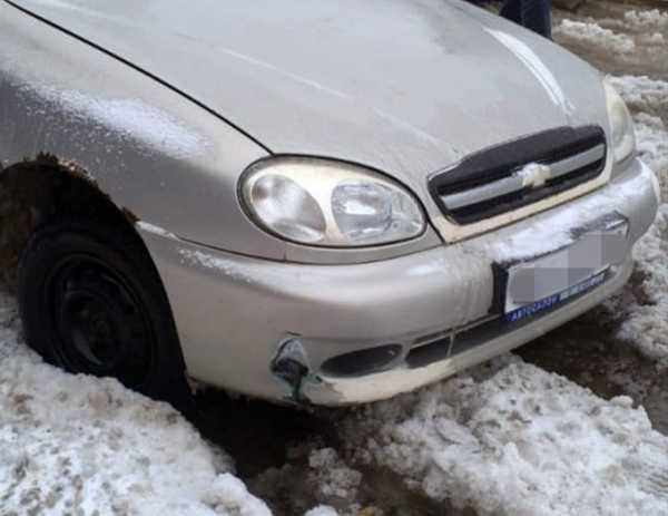 В поселок Смагина в Шахтах водители едут по одной полосе, вторая обледенела: видео