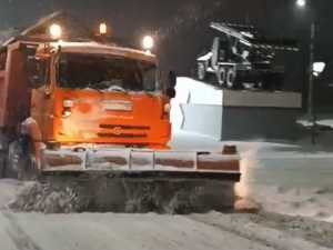 «Как ведро чайной ложкой вычерпывать!»: шахтинцы жалуются на нехватку снегоуборочной техники