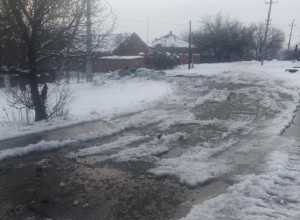 Пионерская улица в Новошахтинске стала практически непроездной из-за наледей